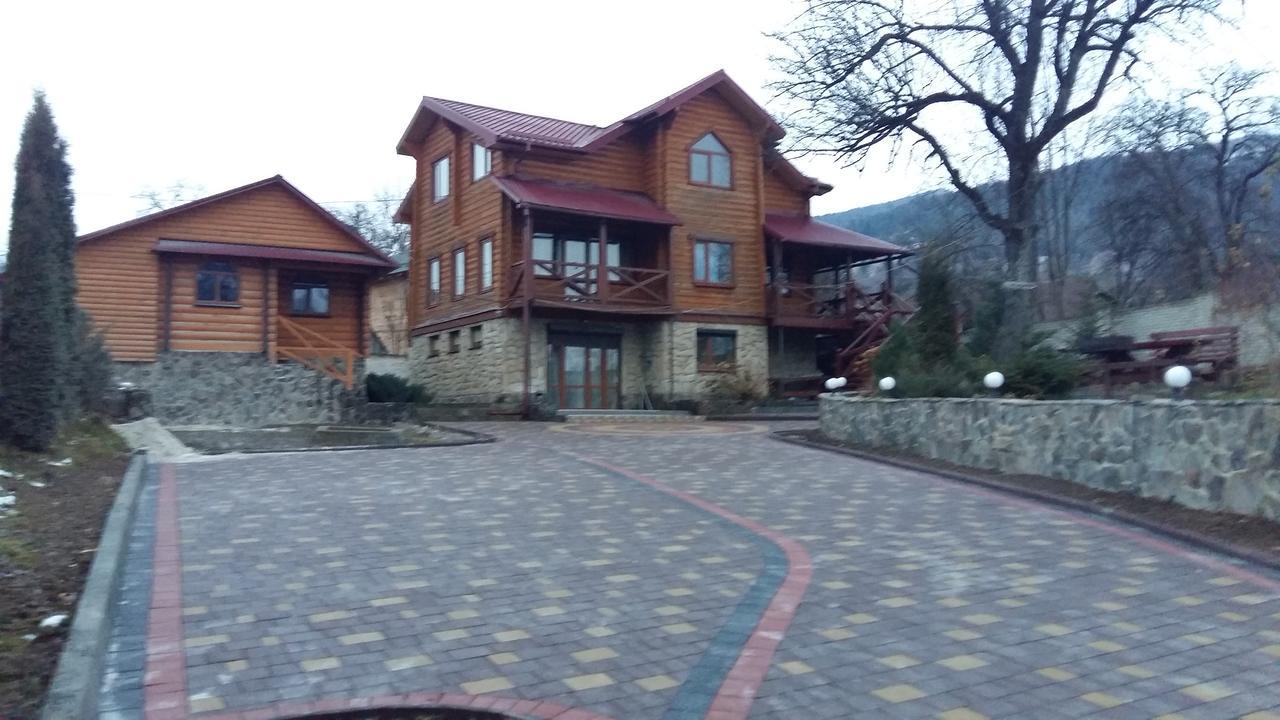 Hotel Karpatska Mria Jaremče Esterno foto