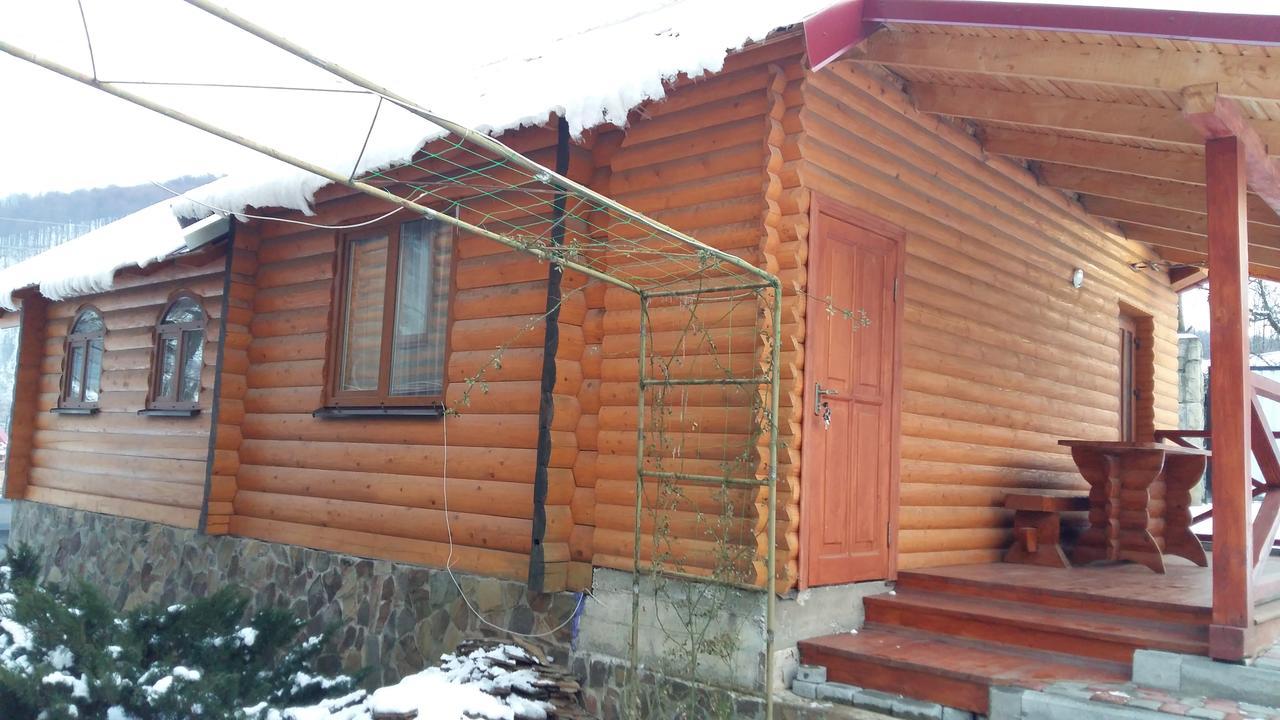 Hotel Karpatska Mria Jaremče Esterno foto