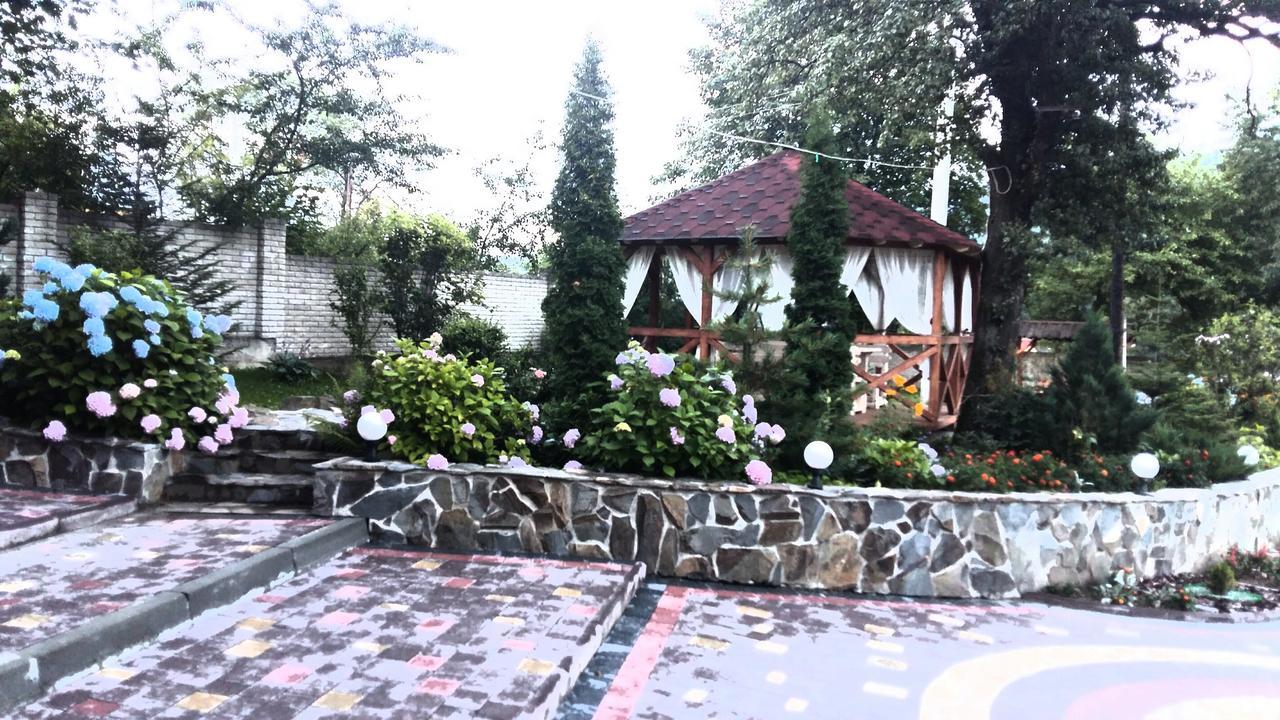 Hotel Karpatska Mria Jaremče Esterno foto